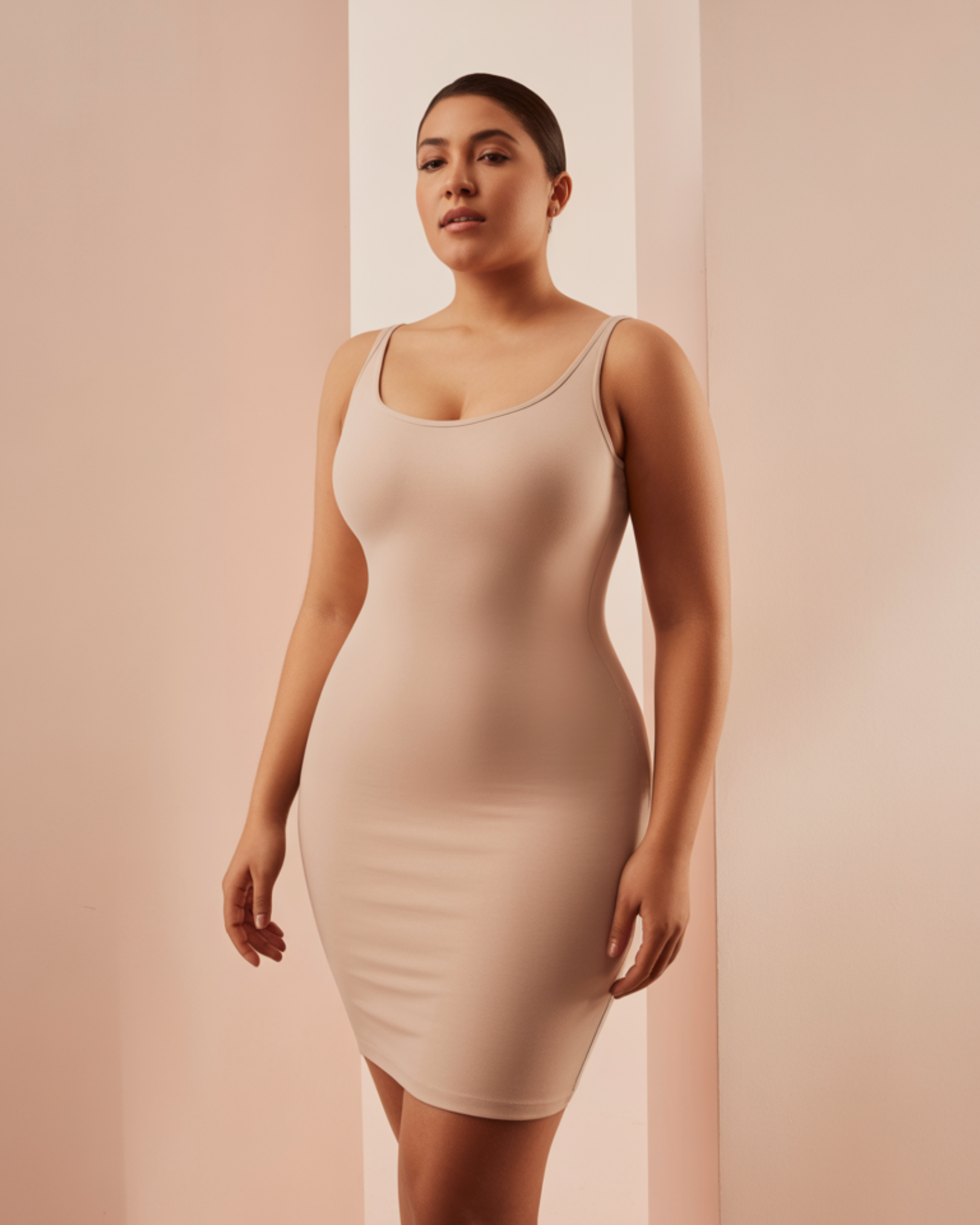 Corpi&ntilde;o segunda piel bajo vestido